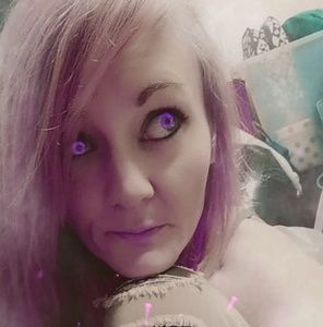 Meet your Posher, Dee